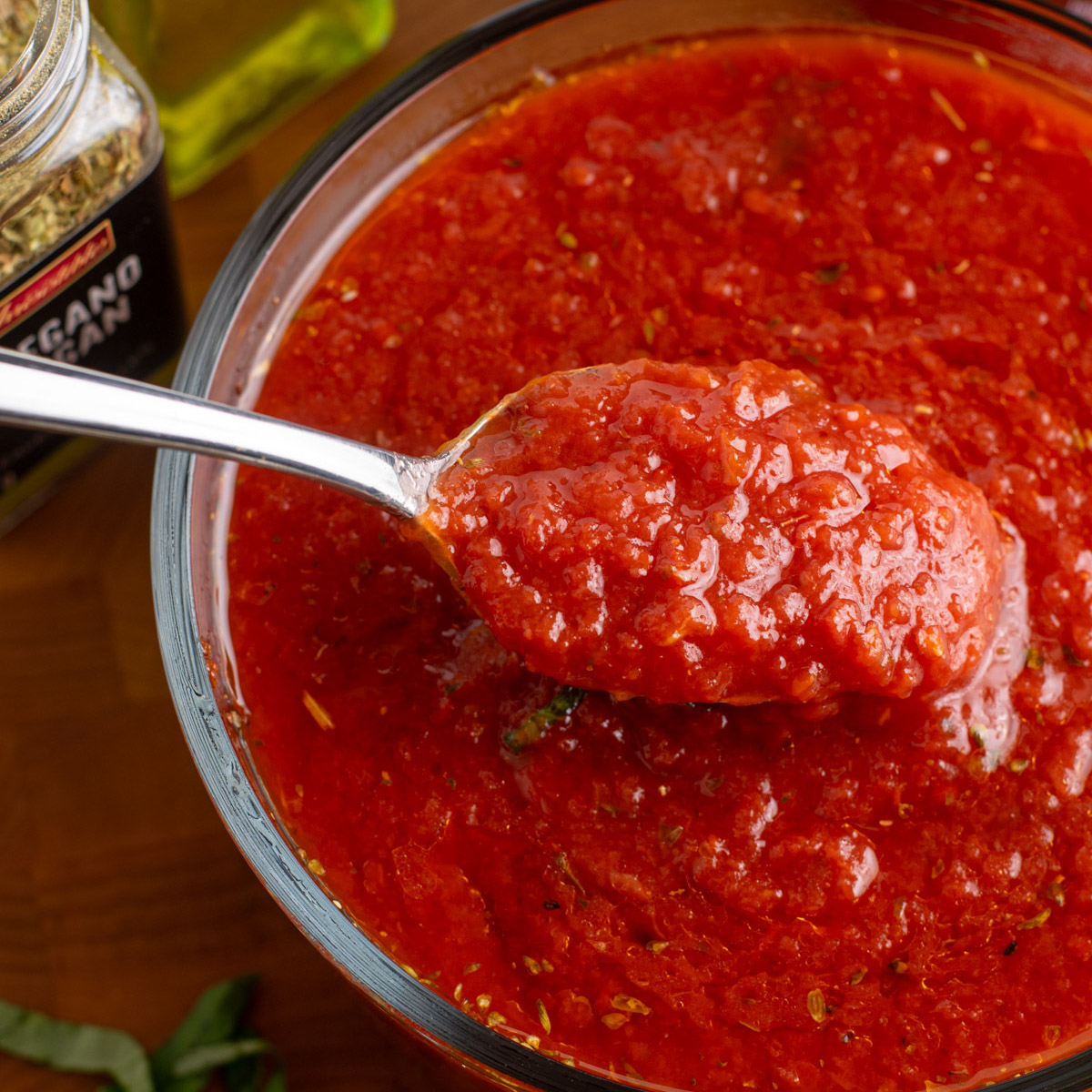Craft Authentic Italian Pizza Sauce: Fresh & Budget-Friendly