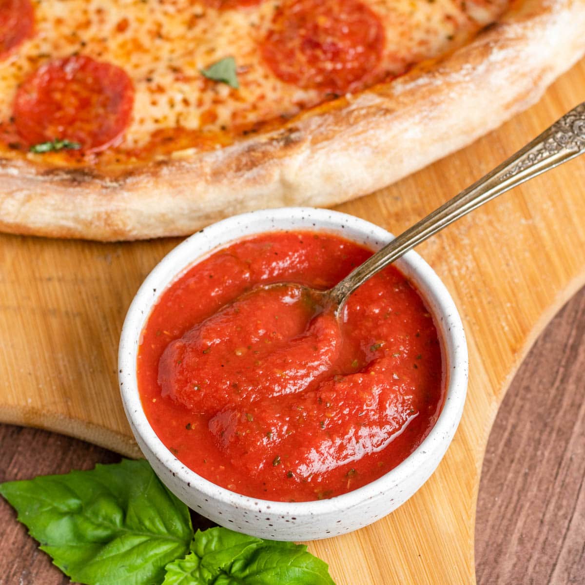 Minute No-Cook Pizza Sauce: Easy & Bursting with Flavor